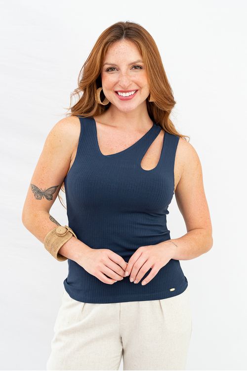 BLUSA-ASSIMETRICA-DE-MALHA-CANELADA-MANHATTAN--POSSUI-DECOTE-ASSIMETRICO-COM-GOTA-
