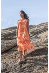 VESTIDO-MIDI-EM-VISCOSE-COM-ESTAMPA-JARDIM-BOTANICO-NAS-CORES--VERDE-OU-TANGERINA-MODELAGEM-LEVE-COM-DECOTE-CANOA-FENDAS-LATERAIS-E-FECHAMENTO-EM-BOTAO-NAS-COSTAS.-FORRO-INTERNO-PARA-MAIOR-CONFORTO.-PERFEITO-PARA-O-VERAO.
