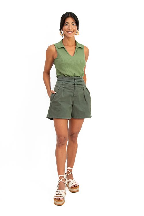 SHORT-COLOR-FEITO-EM-SARJA-STRETCH-NEW-SPACE.-POSSUI-COS-LARGO-COM-CINTO-DUPLO-PREGAS-E-BOLSOS-FRONTAIS.-CONTA-TAMBEM-COM-BOLSOS-TRASEIROS-COM-ABA.