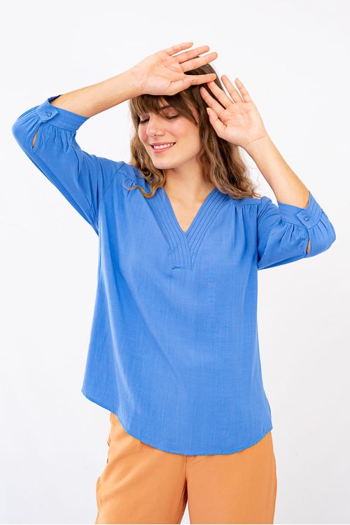 BATA-DE-TECIDO-PLANO-EM-VISCOSE-SLUB-STRECH.-TEM-DECOTE-EM-V-COM-PESPONTO-MANGA-3-4-COM-BOTAO-NO-PUNHO.