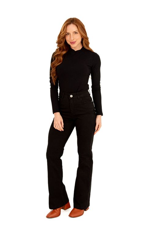 BLUSA-FEMININA-FEITA-DE-MALHA-VISCOSE-CANELADA-DESLUMBRE.-TEM-DECOTE-COM-GOLA-ALTA-E-MANGA-LONGA