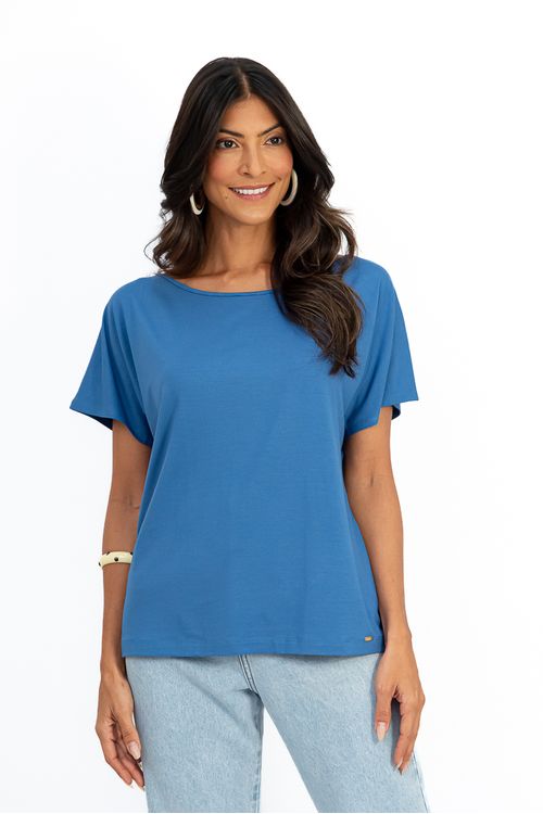 A-BLUSA-MORCEGO-BASICA-URCA-E-FEITA-EM-MALHA-VISUP-TEM-DECOTE-CANOA-E-MEIA-MANGA.