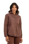 JAQUETA-FEITA-DE-SARJA-DELFI-100--ALGODAO-MODELAGEM-ESTILO-CAMISA.-TEM-MAXI-BOLSOS-BARRA-FRALDADA-E-MANGA-LONGA-.