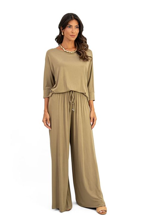 Imagem-de-uma-calca-pantalona-khaki-em-malha-viscose-com-cos-elastico-e-amarracao-ajustavel.