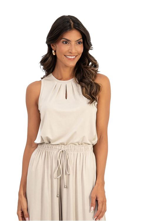 BLUSA-TECIDO-MALHA-VISCOSE-FLORIDA-DECOTE-CARECA-COM-GOTA-E-PREGAS-SEM-MANGA