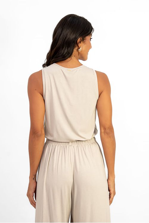 BLUSA-TECIDO-MALHA-VISCOSE-FLORIDA-DECOTE-CARECA-COM-GOTA-E-PREGAS-SEM-MANGA