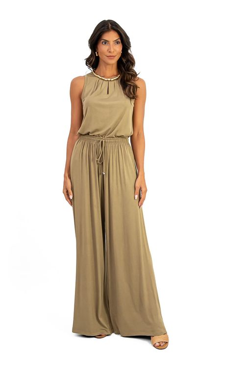 Blusa-khaki-sem-mangas-com-pregas-e-decote-careca-combinada-com-calca-fluida.