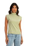 BLUSA-FEITA-DE-MALHA-CANELADA-EM-VISCOSE-DESLUMBRE.-TEM-GOLA-ALTA-OMBRO-VIRADO-E-SEM-MANGA.
