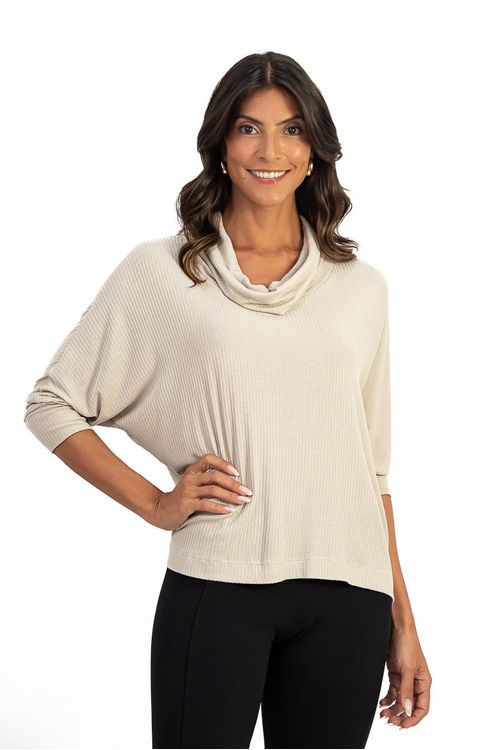 BLUSA-MORCEGO-DE-MALHA-VISCOSE-CANELADA-DESLUMBRE.-TEM-MAXI-GOLA-MANGA-3-4-COM-PUNHO