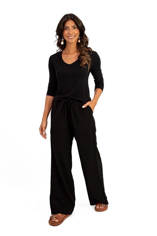 BLUSA-DE-MALHA-EM-VISCOSE-CANELADA-DESLUMBRE.-TEM-DECOTE-EM-V-E-MANGA-LONGA.