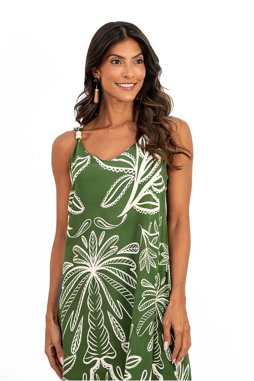 VESTIDO-MIDI-TECIDO-DE-PLANO-EM-VISCOSE-BARRADA-COM-ESTAMPA-PAISAGEM.-TEM-DECOTE-EM-V-ALCA-COM-BOLINHAS-DE-RESINA-E-FENDAS-NAS-LATERAIS