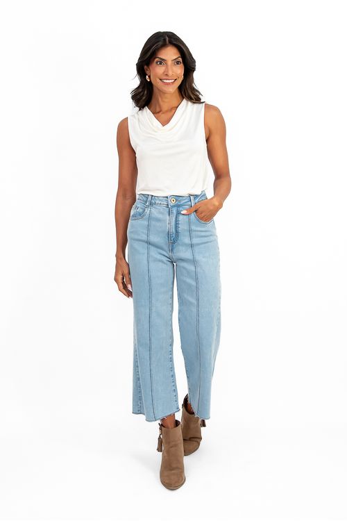 BLUSA-E-FEITA-DE-MALHA-EM-VISCOSE-SOPHISTIQUEE-COM-ELASANO.-TEM-DECOTE-DRAPEADO-SEM-MANGA