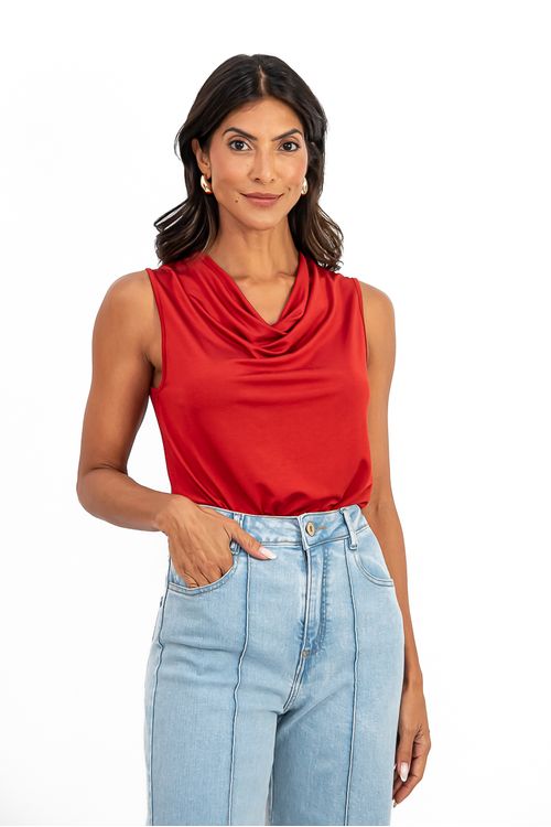 BLUSA-E-FEITA-DE-MALHA-EM-VISCOSE-SOPHISTIQUEE-COM-ELASANO.-TEM-DECOTE-DRAPEADO-SEM-MANGAg