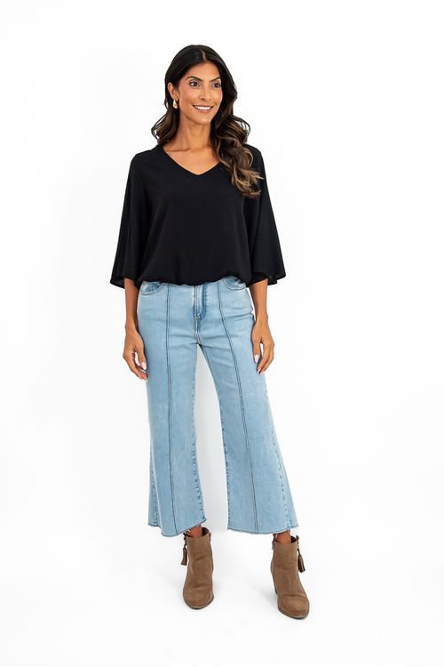 BLUSA-DE-TECIDO-PLANO-EM-VISCOSE-SLUB-STRETCH.TEM-DECOTE-EM-V-MANGA-3-4-SINO-E-ELASTICO-NA-CINTURA.
