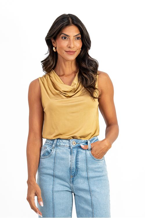 BLUSA-E-FEITA-DE-MALHA-EM-VISCOSE-SOPHISTIQUEE-COM-ELASANO.-TEM-DECOTE-DRAPEADO-SEM-MANGA