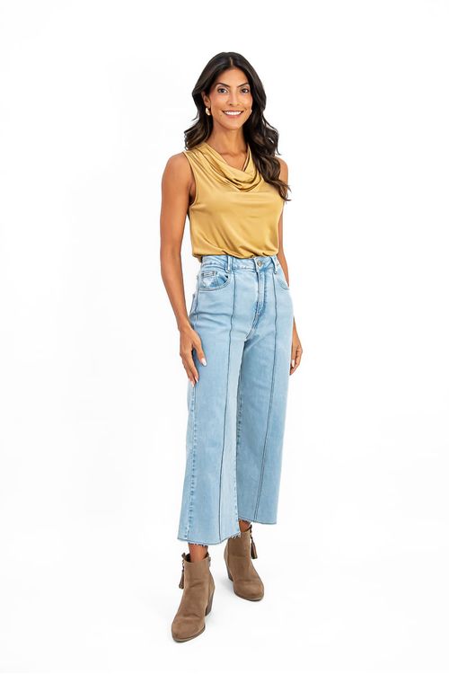 BLUSA-E-FEITA-DE-MALHA-EM-VISCOSE-SOPHISTIQUEE-COM-ELASANO.-TEM-DECOTE-DRAPEADO-SEM-MANGA