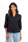 BLUSA-DE-TECIDO-PLANO-100--ALGODAO-DE-LAISE-FLORAL.-DECOTE-EM-V-GOLA-PADRE-PATTE-COM-BOTOES-E-MANGA-3-4-BUFANTE.