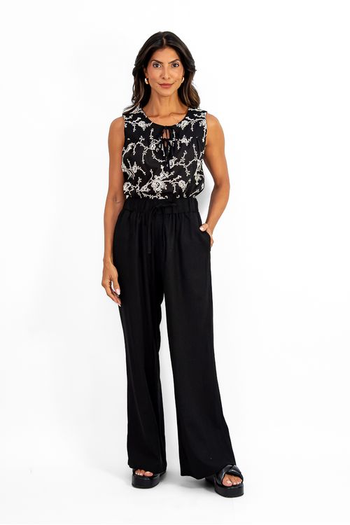 CALCA-RETA-FEITA-DE-LINHO-AMBER-COM-VISCOSE.-TEM-COS-COM-ELASTICO-E-AMARRACAO-NA-FRETE-BOLSO-LATERAL-E-BARRA-LARGA.