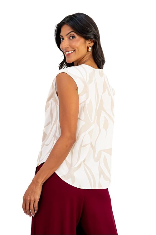 Blusa de tecido em viscose com estampa abstrata, vista lateral.