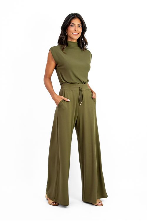 BLUSA-FEITA-DE-MALHA-CANELADA-EM-VISCOSE-DESLUMBRE.-TEM-GOLA-ALTA-OMBRO-VIRADO-E-SEM-MANGA.