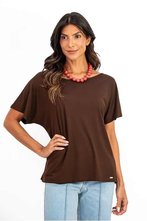 A-BLUSA-MORCEGO-BASICA-URCA-E-FEITA-EM-MALHA-VISUP-TEM-DECOTE-CANOA-E-MEIA-MANGA.