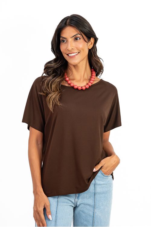 A-BLUSA-MORCEGO-BASICA-URCA-E-FEITA-EM-MALHA-VISUP-TEM-DECOTE-CANOA-E-MEIA-MANGA.