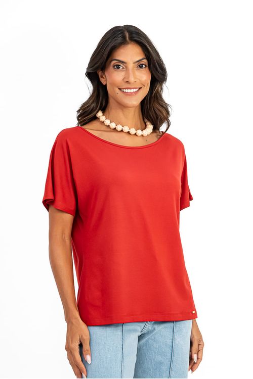 A-BLUSA-MORCEGO-BASICA-URCA-E-FEITA-EM-MALHA-VISUP-TEM-DECOTE-CANOA-E-MEIA-MANGA.