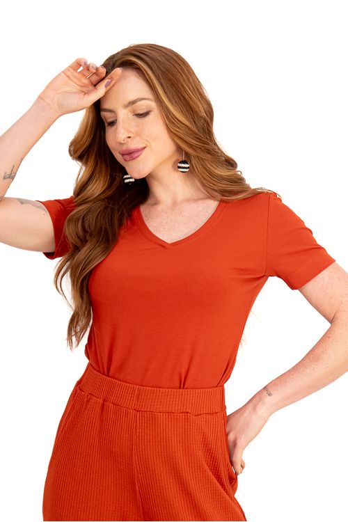 BLUSA-BABY-LOOK-FEITA-EM-MALHA-STELLA-MARIS.-POSSUI-DECOTE-EM-V-E-MEIA-MANGA.