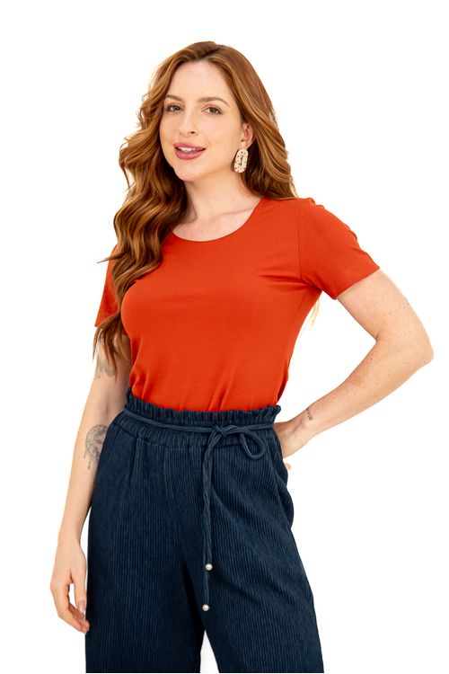BLUSA-BABY-LOOK-FEITA-EM-MALHA-VISCOSE-STELLA-MARIS.-POSSUI-DECOTE-EM-U-E-MEIA-MANGA.