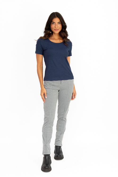 BLUSA-BABY-LOOK-FEITA-EM-MALHA-VISCOSE-STELLA-MARIS.-POSSUI-DECOTE-EM-U-E-MEIA-MANGA.