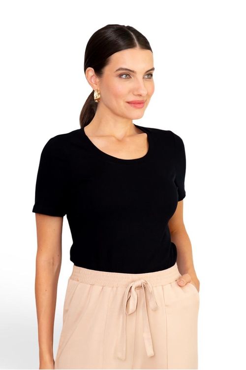 BLUSA-BABY-LOOK-FEITA-EM-MALHA-VISCOSE-STELLA-MARIS.-POSSUI-DECOTE-EM-U-E-MEIA-MANGA.