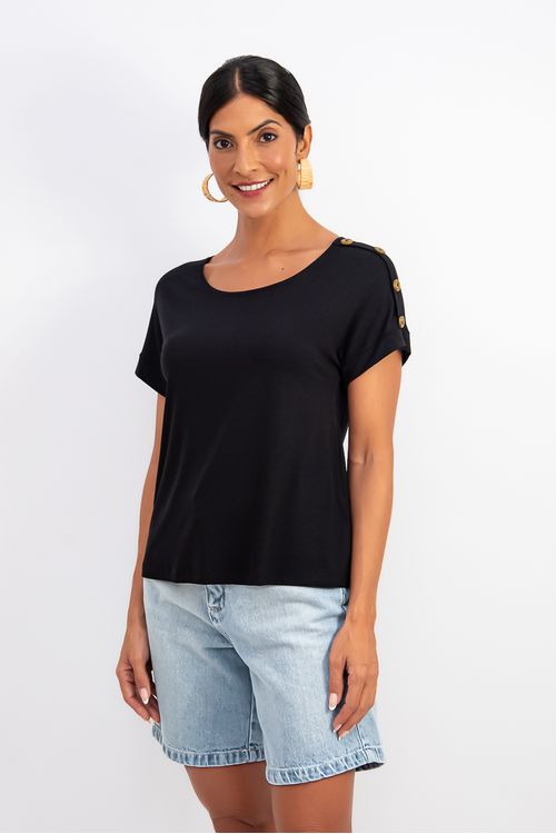 BLUSA-MORCEGO-FEITA-EM-MALHA-VISCOSE-VISUP.-POSSUI-DECOTE-CANOA-BOTOES-EM-UM-DOS-OMBROS-E-MEIA-MANGA-COM-PUNHO.