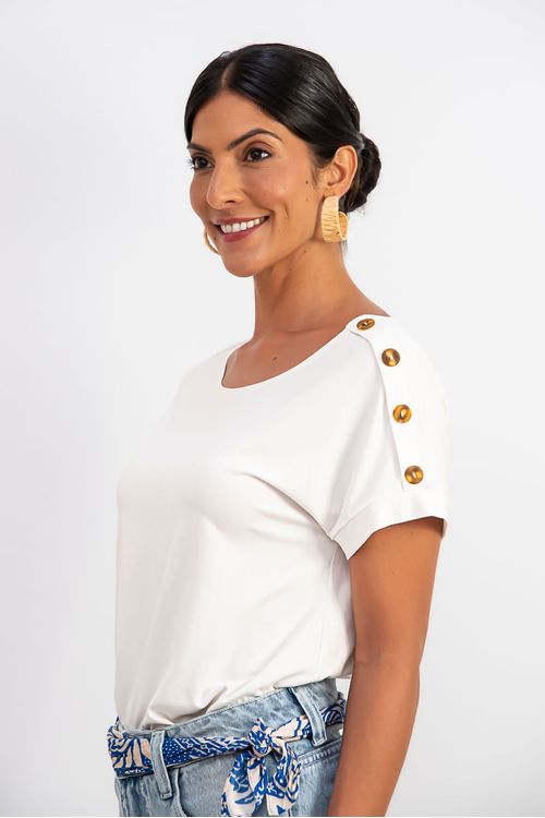 BLUSA-MORCEGO-FEITA-EM-MALHA-VISCOSE-VISUP.-POSSUI-DECOTE-CANOA-BOTOES-EM-UM-DOS-OMBROS-E-MEIA-MANGA-COM-PUNHO.