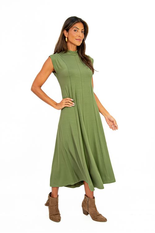 VESTIDO-MIDI-FEITO-DE-MALHA-VISCOSE-VISUP.-TEM-DECOTE-COM-GOLA-ALTA-SEM-MANGA-EMBUTIDA-COM-RECORTES-MODELAGEM-EVASE