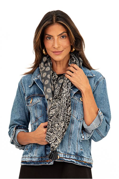 PASHMINA-E-FEITA-DE-TECIDO-PLANO-EM-POLIESTER-COM-ESTAMPA-MANDALAS