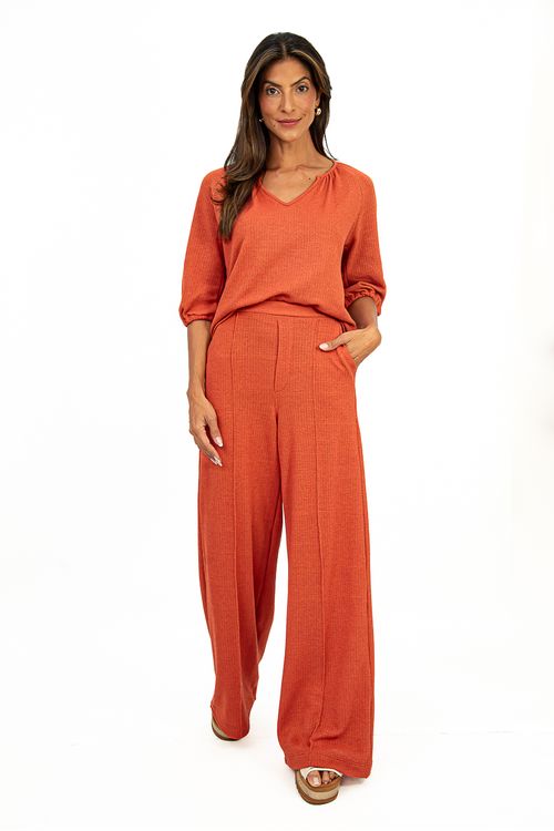BLUSA-E-FEITA-DE-MALHA-HERITAGE-COM-ALGODAO-POLIESTER-E-ELASTANO.-TEM-DECOTE-CANOA-COM-V-FRANZIDA-E-MANGA-3-4-BUFANTE