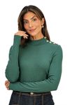 Blusa básica verde com gola alta e detalhe de botões na gola até o ombro, vista frontal.