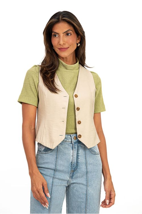 COLETE-ALFAIATARIA-FEITO-DE-TECIDO-PLANO-AVILA-COM-RECORTES-E-BOTOES.