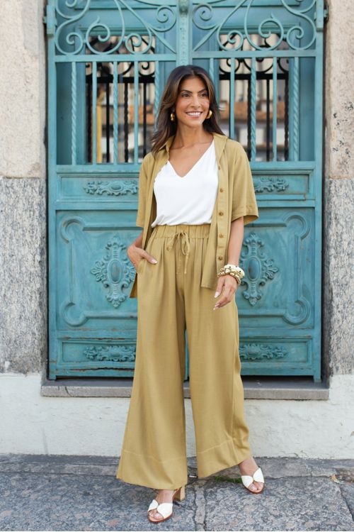CALCA-RETA-FEITA-DE-LINHO-AMBER-COM-VISCOSE.-TEM-COS-COM-ELASTICO-E-AMARRACAO-NA-FRETE-BOLSO-LATERAL-E-BARRA-LARGA.