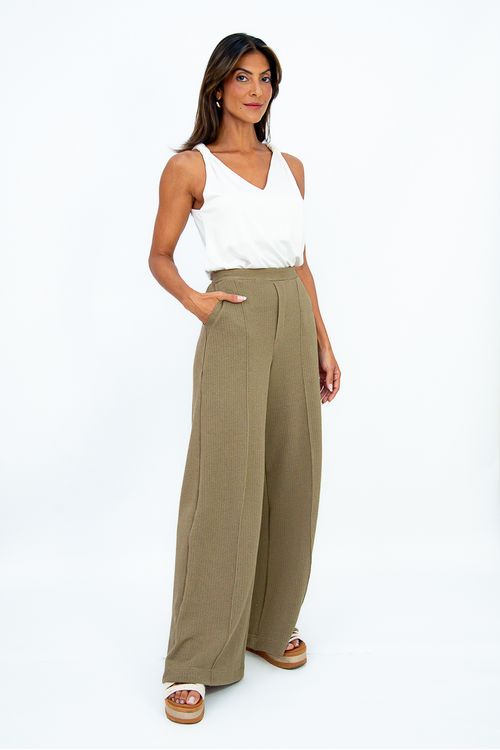 BLUSA-FEITA-DE-MALHA-EM-VISCOSE-SOPHISTIQUEE.-TEM-DECOTE-EM-V-COM-ALCA-COM-E-SEM-MANGA.
