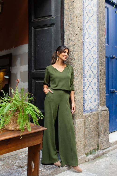 CALCA-PANTALONA-E-FEITA-DE-MALHA-HERITAGE-TEM-COS-COM-ELASTICO-NAS-COSTAS-NERVURA-EM-TODA-SUA-EXTENCAO-ZIPER-FALSO-E-BOLSO-FACA.-COMPOSICAO--485--DE-ALGODAO---485--POLIESTER---3--DE-ELASTANO.