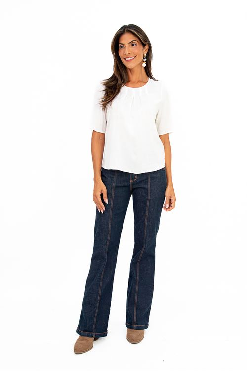 BLUSA-DE-TECIDO-PLANOVISCOSE-SLUB-STRETCH.DECOTE-U-COM-PREGAS-MEIA-MANGA-FRANZIDA-E-GOTA-NAS-COSTAS.