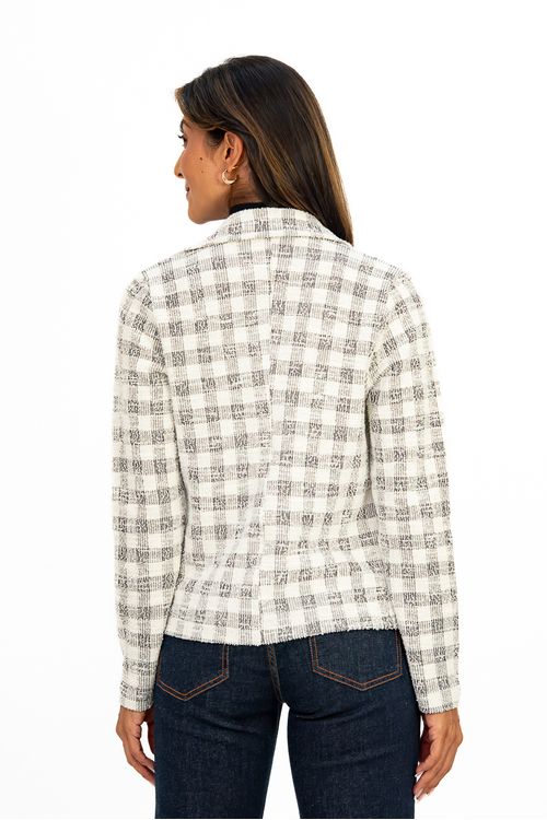 CASAQUETO-DE-MALHA-TWEED-CAPLIN-XADREZ-COM-GOLA-E-BOLSO-FALSO-JUNTO-A-UMA-MANGALONGA.
