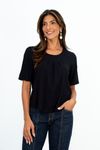 BLUSA-FEITA-DE-TECIDO-PLANO-EM-VISCOSE-SLUB-STRETCH.-TEM-DECOTE-EM-U-COM-PREGAS-MEIA-MANGA-FRANZIDA-E-DETALHE-DE-GOTA-COM-BOTAO-NAS-COSTAS