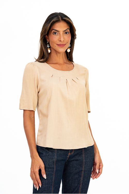 BLUSA-FEITA-DE-TECIDO-PLANO-EM-VISCOSE-SLUB-STRETCH.-TEM-DECOTE-EM-U-COM-PREGAS-MEIA-MANGA-FRANZIDA-E-DETALHE-DE-GOTA-COM-BOTAO-NAS-COSTAS