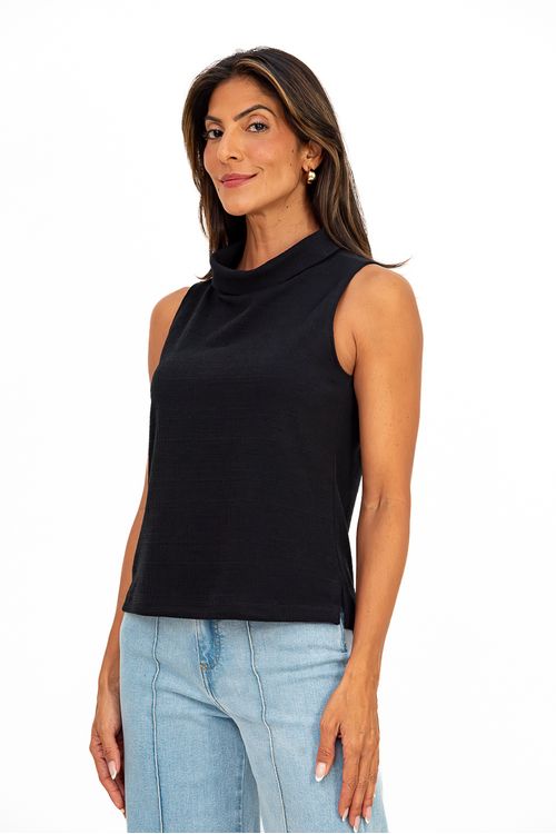 BLUSA-FEITA-DE-MALHA-TRICOT-ENCHANTE-PLUS-COM-VISCOSE-E-ELASTANO.-TEM-DECOTE-COM-GOLA-ALTA-E-SEM-MANGA