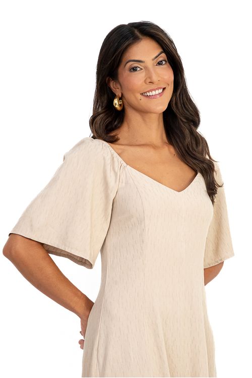 VESTIDO-MIDI-FEITO-EM-DE-VISCOSE-MAQUINETADA.-TEM-DECOTE-EM-V-COM-RECORTES-MEIA-MANGA-COM-ELASTICO-FRANZIDA-GODE-E-FECHAMENTO-EM-ZIPER-NAS-COSTAS.