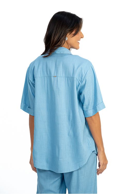 CHEMISE-FEITA-DE-TECIDO-PLANO-EM-LINHO-LINEN-COM-GOLA-MEIA-MANGA-COM-PUNHO-DOBRADO-E-BARRA-FRALDADA