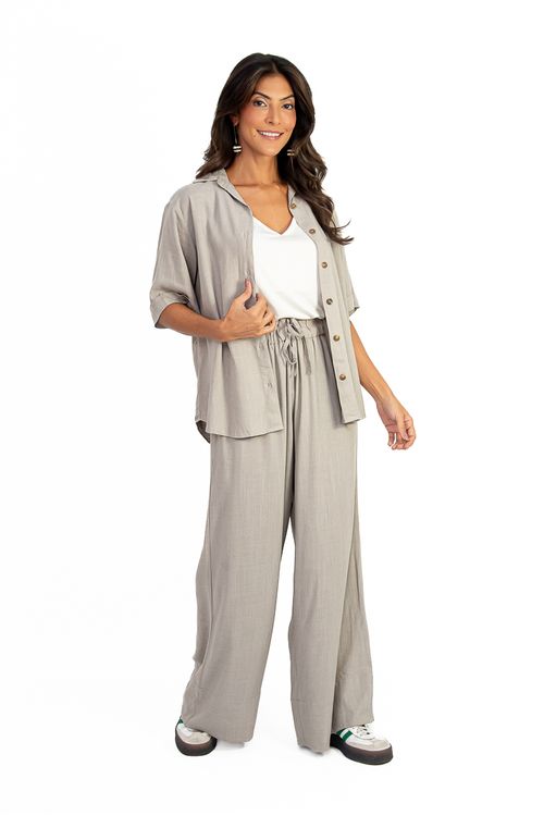 CHEMISE-FEITA-DE-TECIDO-PLANO-EM-LINHO-LINEN-COM-GOLA-MEIA-MANGA-COM-PUNHO-DOBRADO-E-BARRA-FRALDADA