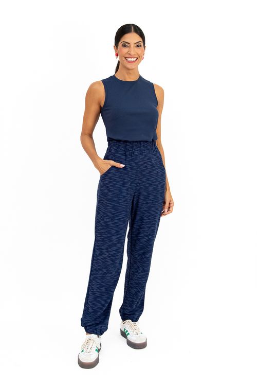 CALCA-JOGGING-TEXTURADA-E-FEITA-DE-MALHA-EM-VISCOSE-FLAME.-TEM-COS-COM-ELASTICO-LARGO-2-BOLSOS-FRONTAIS-E-BARRA-FRANZIDA-COM-ELASTICO.